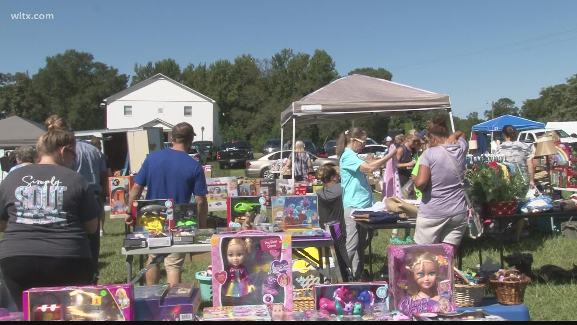 Big Grab Mile Yard Sale Brings Thousands To Fairfield County Wltx
