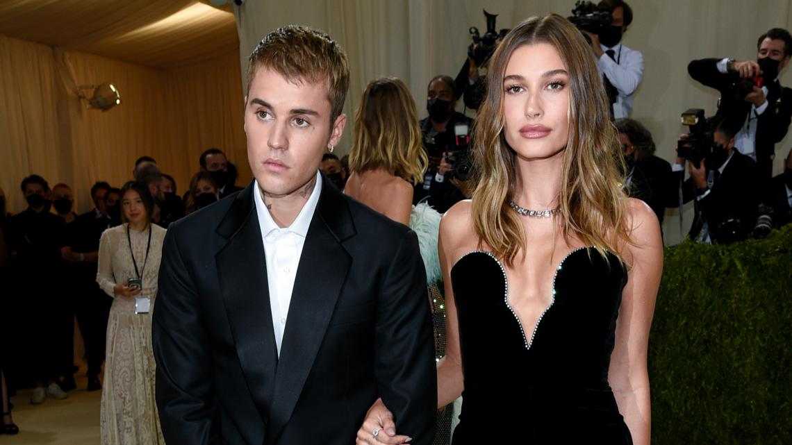 Justin Bieber teases new album 'SWAG'