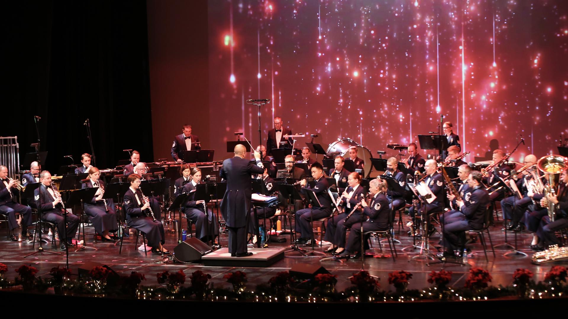 The U.S. Air Force Band of Mid-America celebrates the holidays with a collection of songs performed by American airmen.