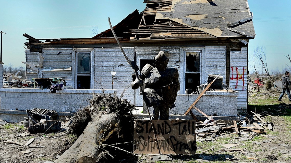 Tornado strikes Missouri amid severe weather threat in US