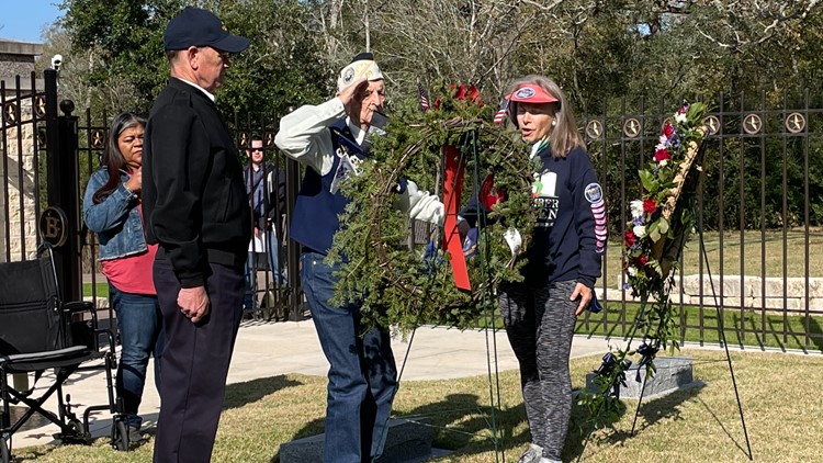 Pearl Harbor survivor honors World War II veteran President George Bush at commemoration ceremony
