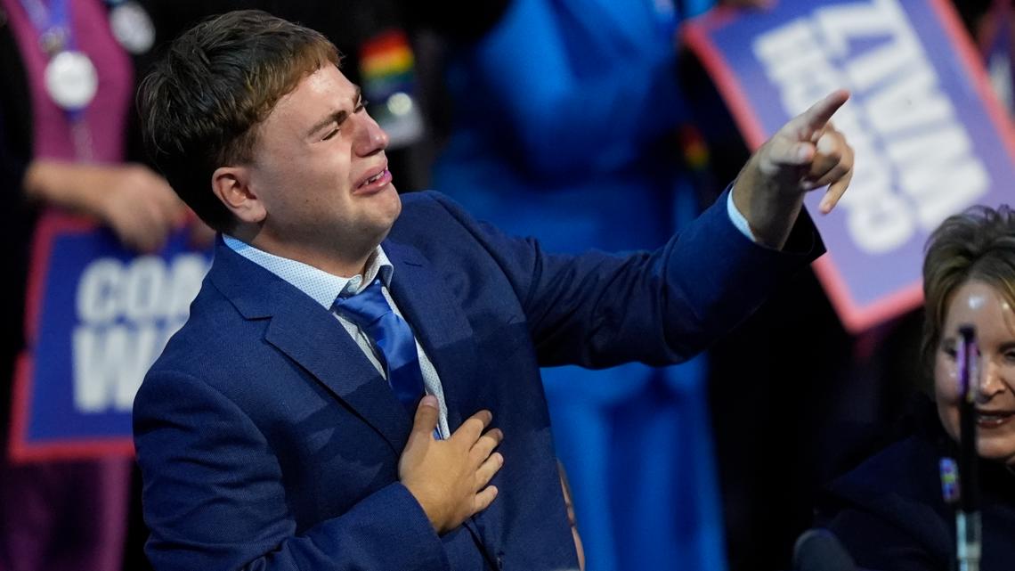 Gus Walz Tearfully Cheers His Fathers Big Moment