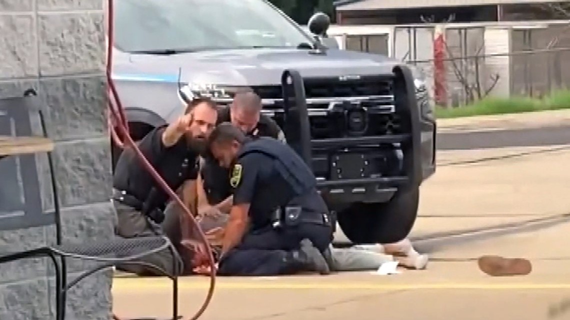 Arkansas Officers Suspended Viral Video Shows Them Beating Man