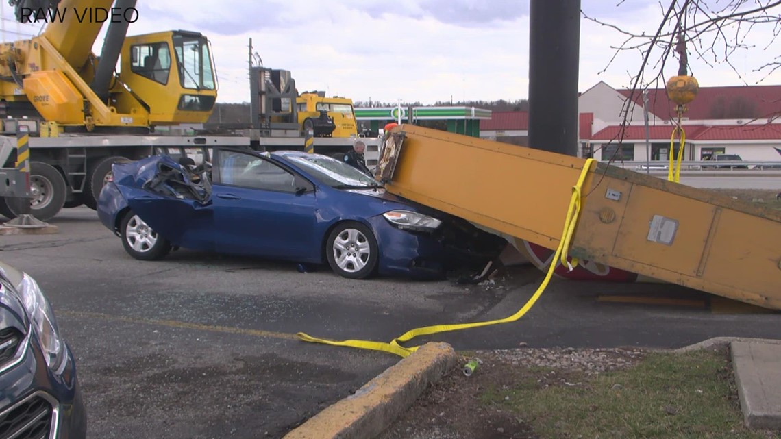 Second person killed after Denny's sign fell in Elizabethtown - Vimarsana News