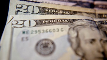 'Foodarama angel' hands out $20 bills to Houstonians standing in line at store when power went out