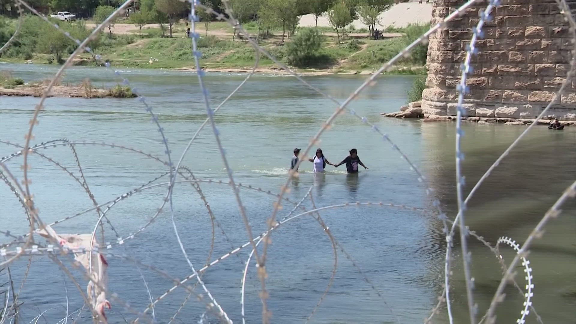 On Tuesday, CBS reporter Camilo Montoya-Galvez captured video of Texas National Guard soldiers putting up even more razor wire near Eagle Pass.