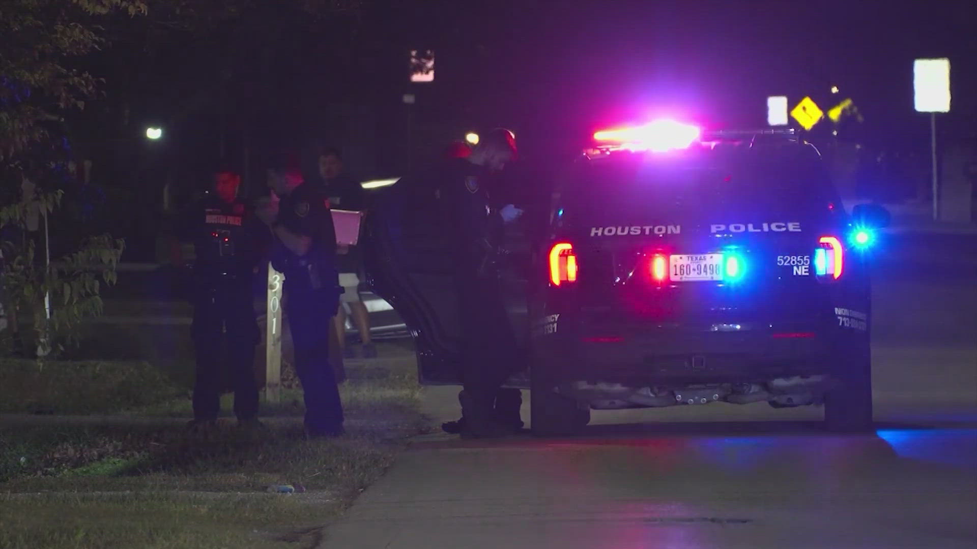 Houston homeowner shoots man accused of breaking into car, police say ...