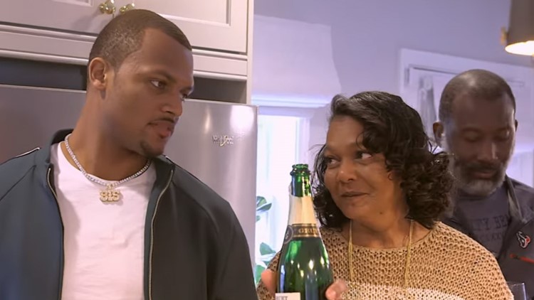 Deshaun Watson surprises mom with 'My Houzz' home makeover