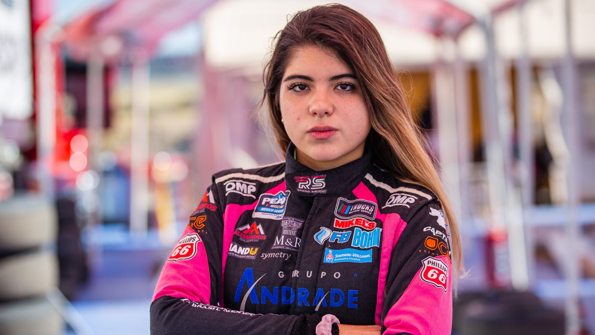 Regina Sirvent, primer piloto que entra al NASCAR Drive for Diversity apenas a sus 18 años de edad.