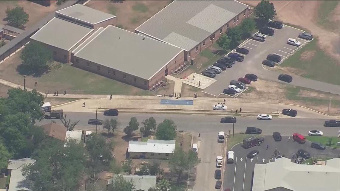 7 Texas DPS officers to be investigated in Uvalde shooting response - Vimarsana News