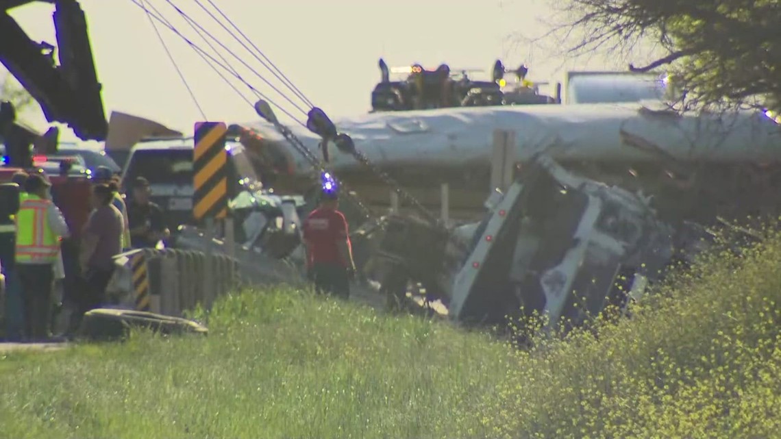 Deadly Texas School Bus Rollover Crash In Bastrop County Updates   69db1ec1 7906 4825 9351 7629af505294 1140x641 