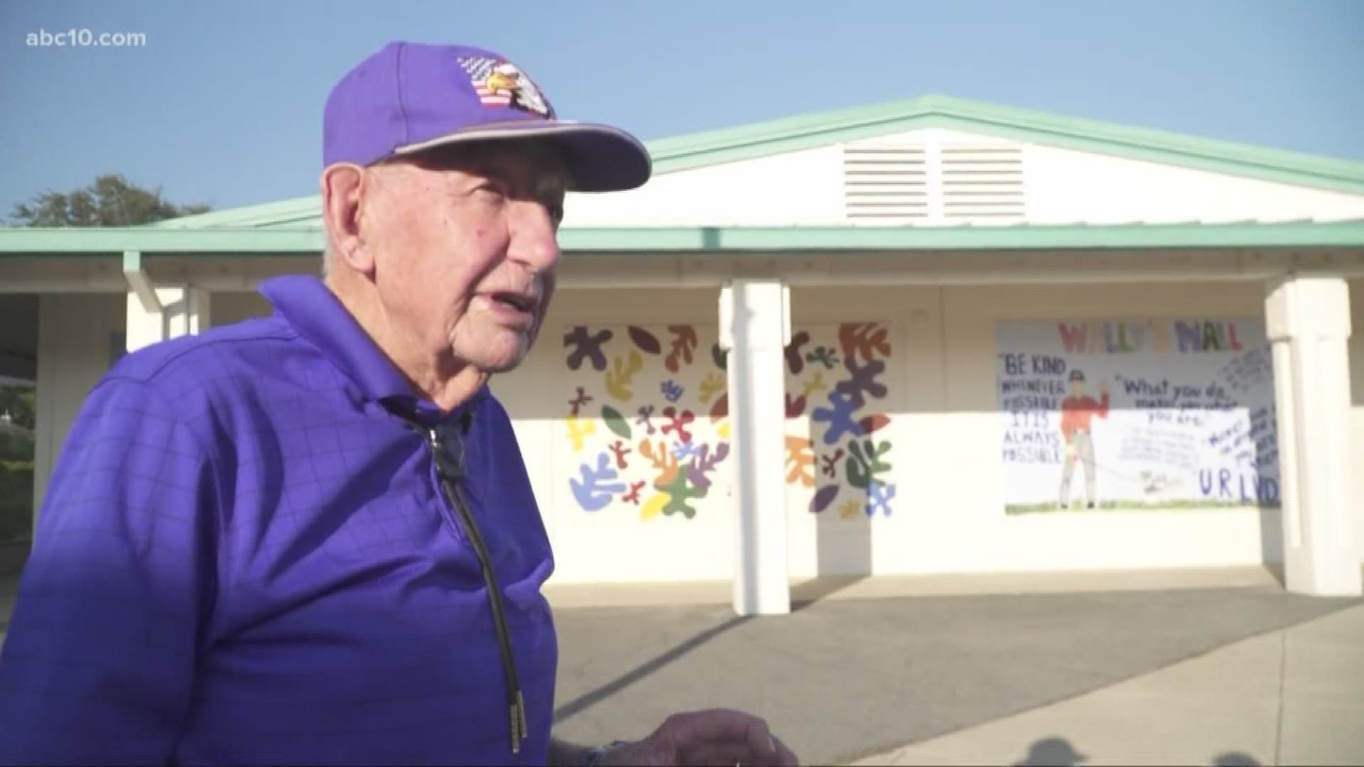 A 94-year-old veteran, Wally Richardson, is going viral for his messages of wisdom to middle schoolers at Marina Village Middle School in El Dorado Hills. 