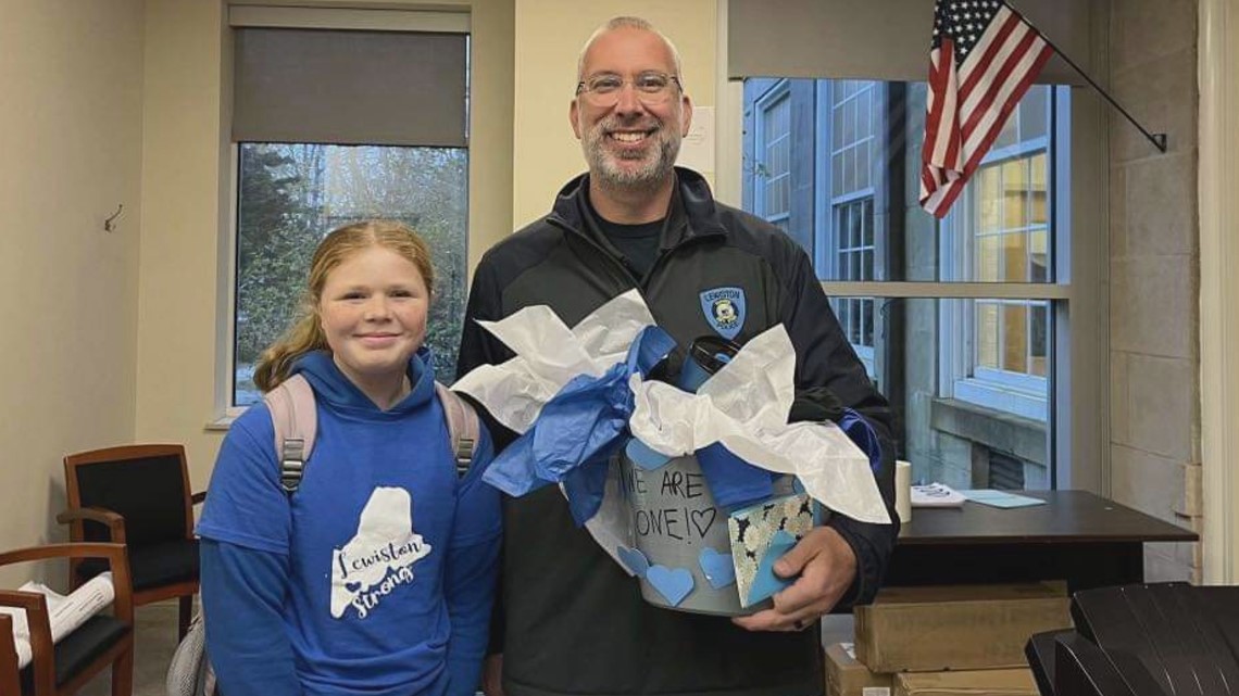Lewiston student gives resource officer gift basket as thank you - Vimarsana News