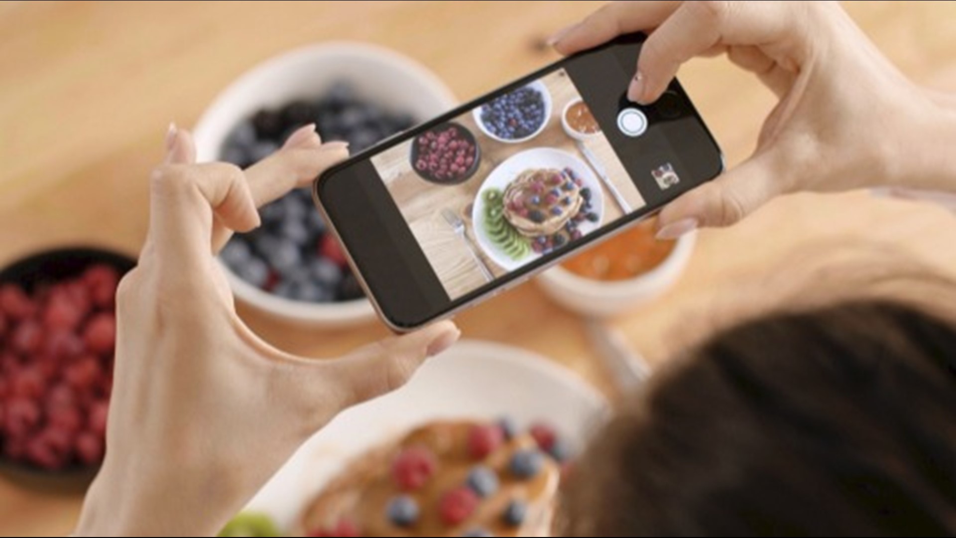Experts worry about the harm that can come from the popular 'what I eat in a day' videos flooding TikTok, Instagram and other popular social media outlets. Veuer's Maria Mercedes Galuppo has the story.