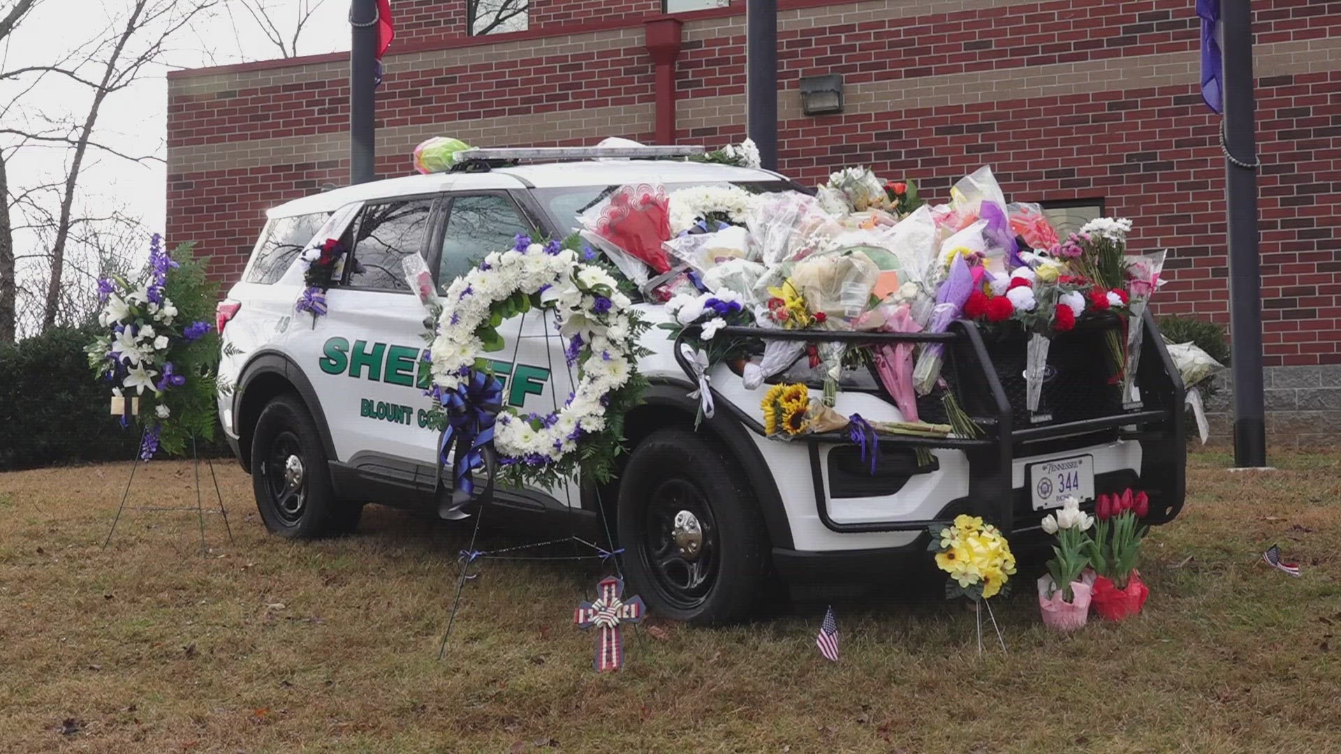 Community pays respects to fallen BCSO deputy Greg McCowan | wltx.com