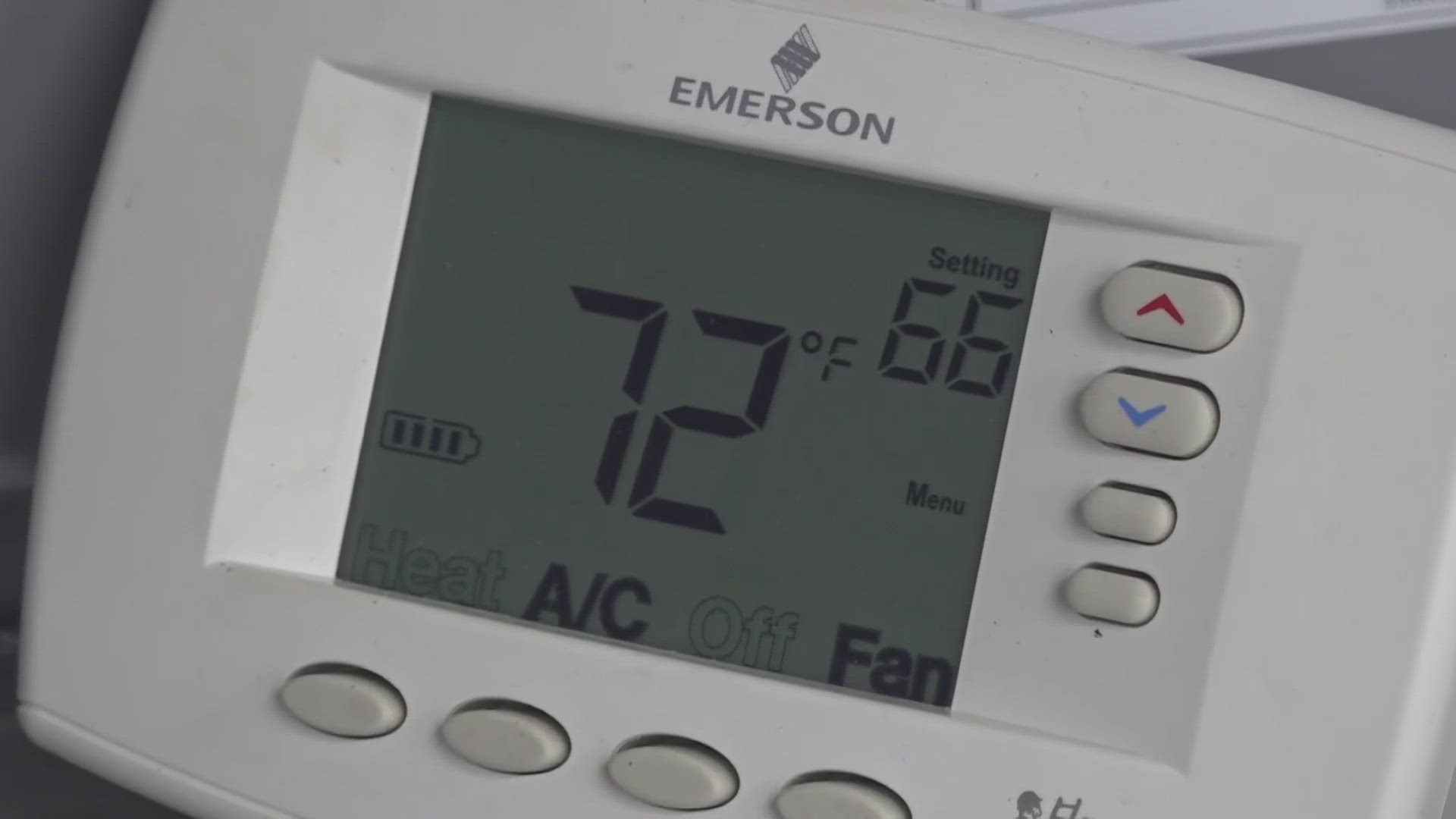 Experts say there are three things to avoid when trying to remain energy efficient when the temps rise.