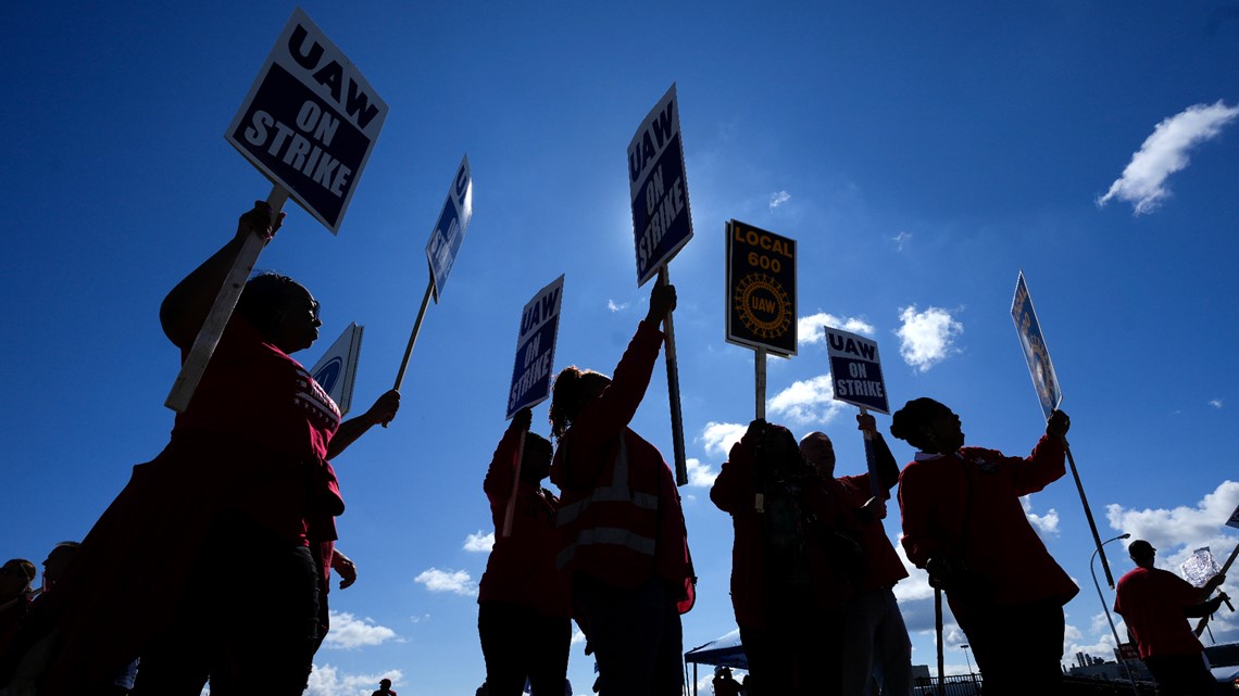 Biden will join striking auto workers in Michigan - Vimarsana News
