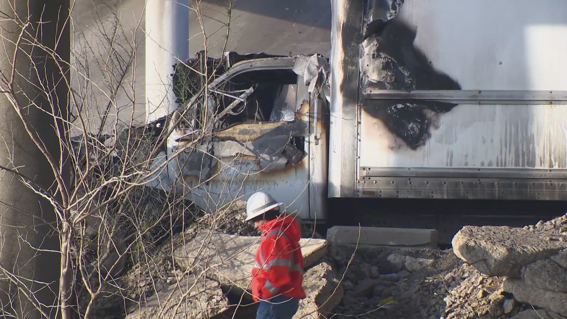 Fatal crash shuts down I-20 at Highway 310 in Dallas after 18-wheeler ...
