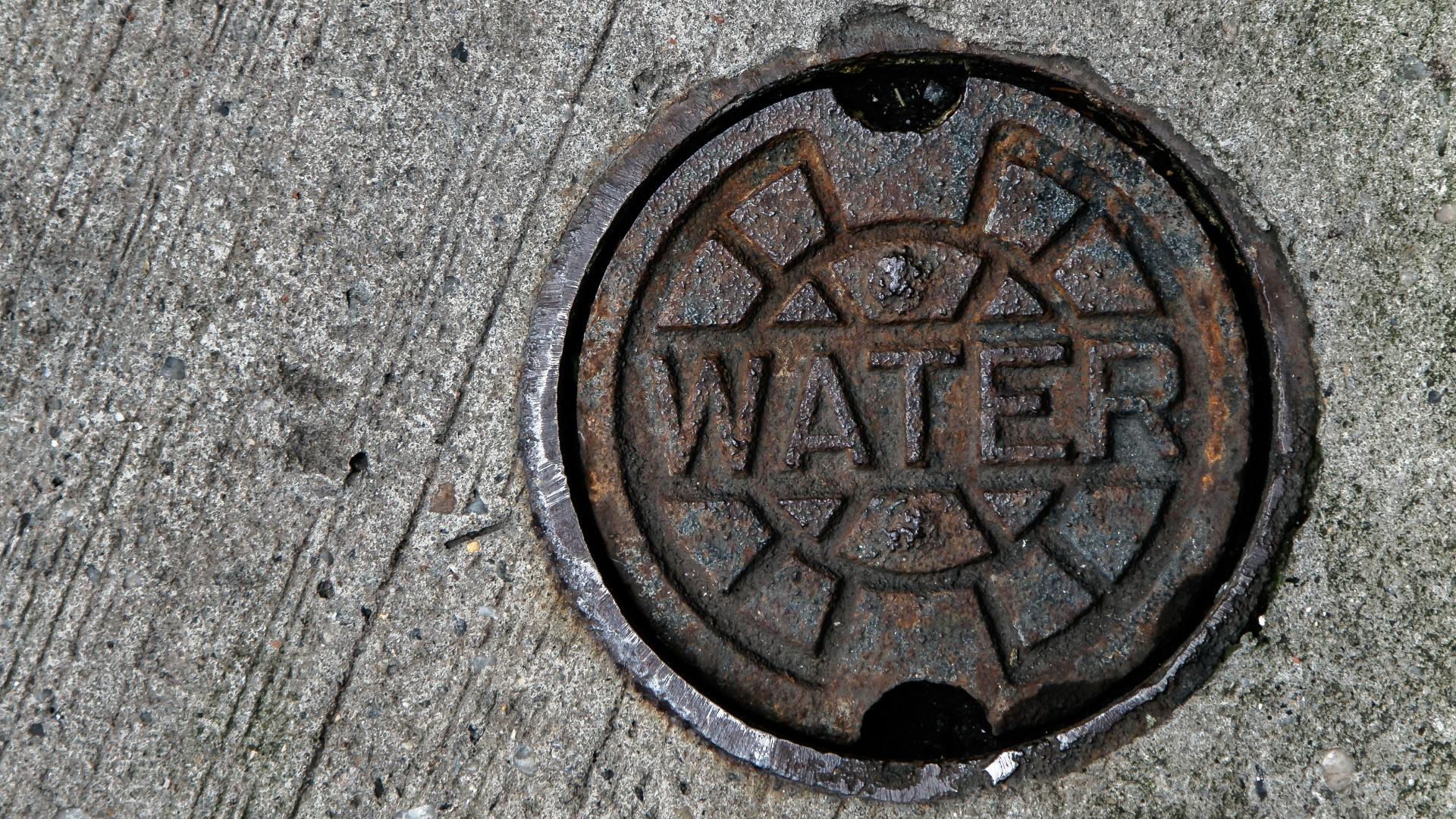 Emergency water line repairs disrupt service, close Colonial Drive ...