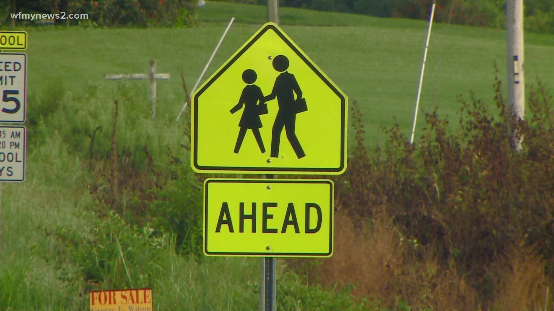 Individual school districts currently have the power to decide whether to offer in-person learning, online learning, or a mixture of the two.