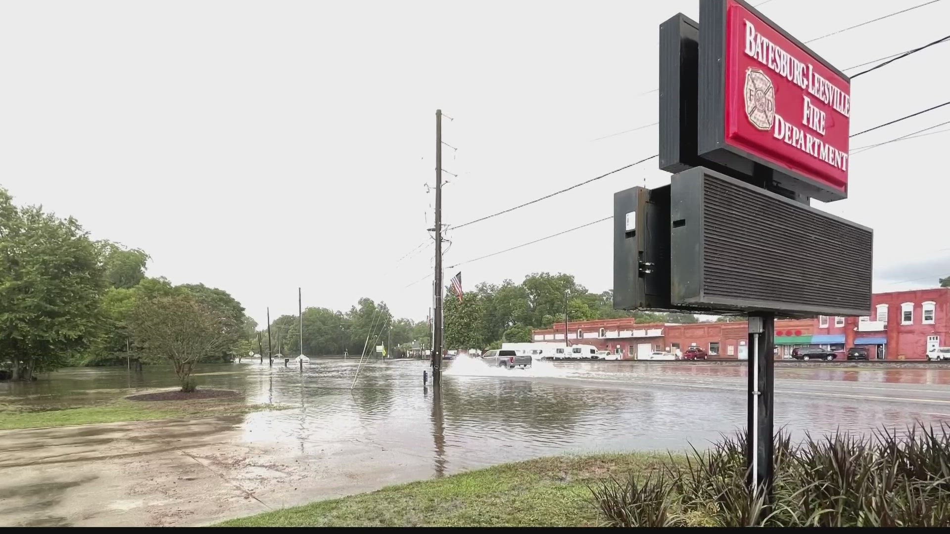 Roads flooded and some cars were stuck in the rain that fell in Batesburg-Leesville