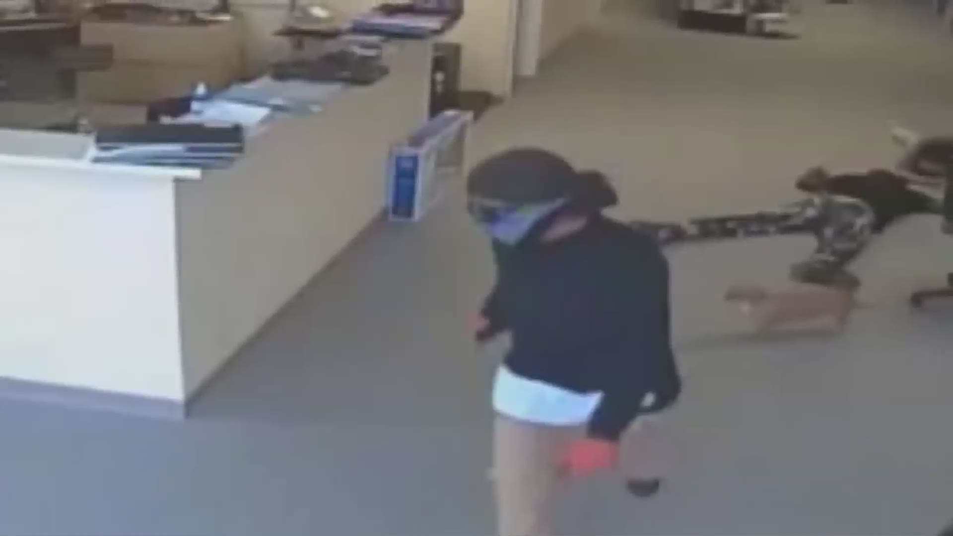 Pictures Released of Computer Store Armed Robbers | wltx.com