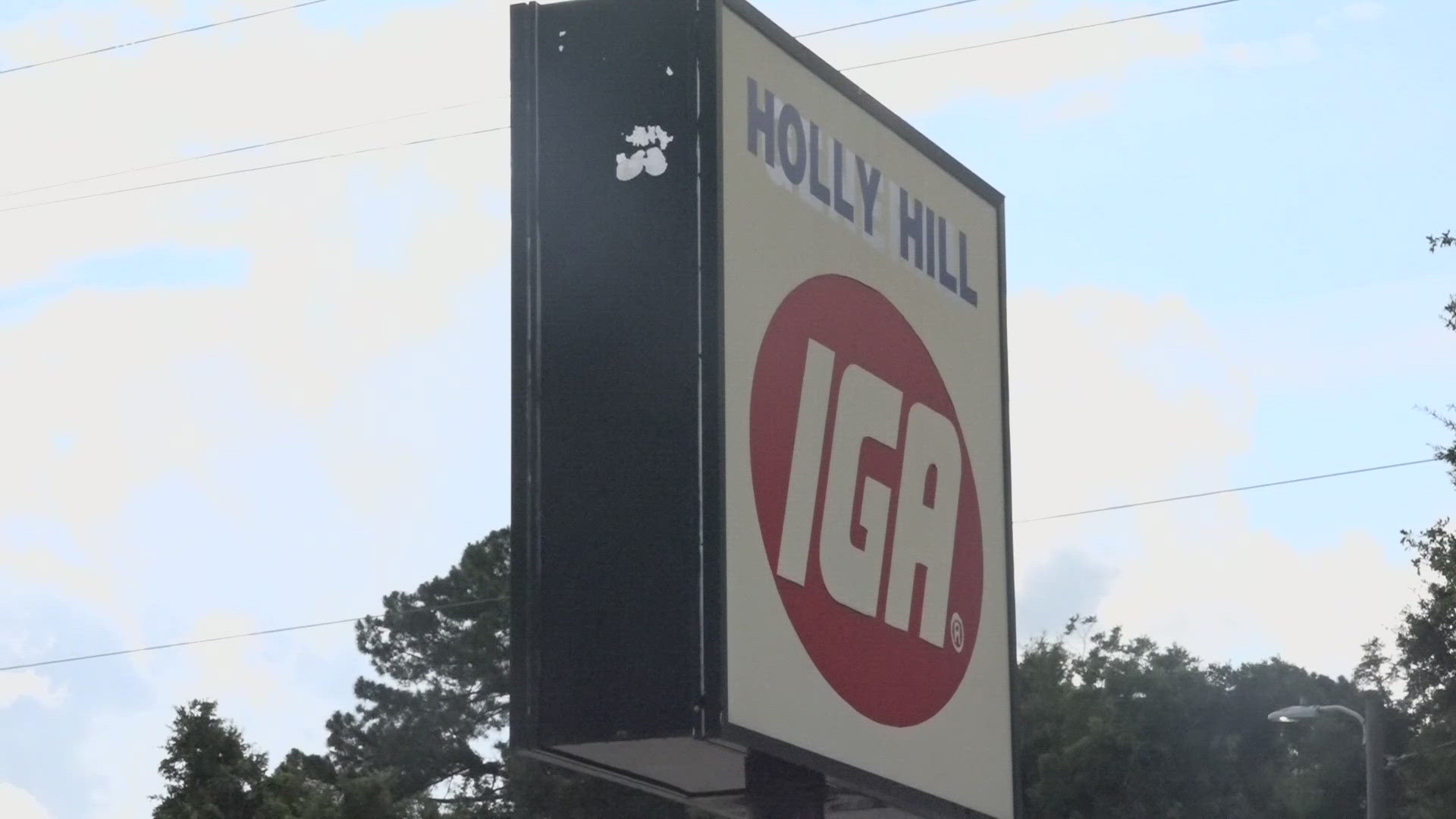 Residents of Holly Hill will soon have fewer options for buying groceries.