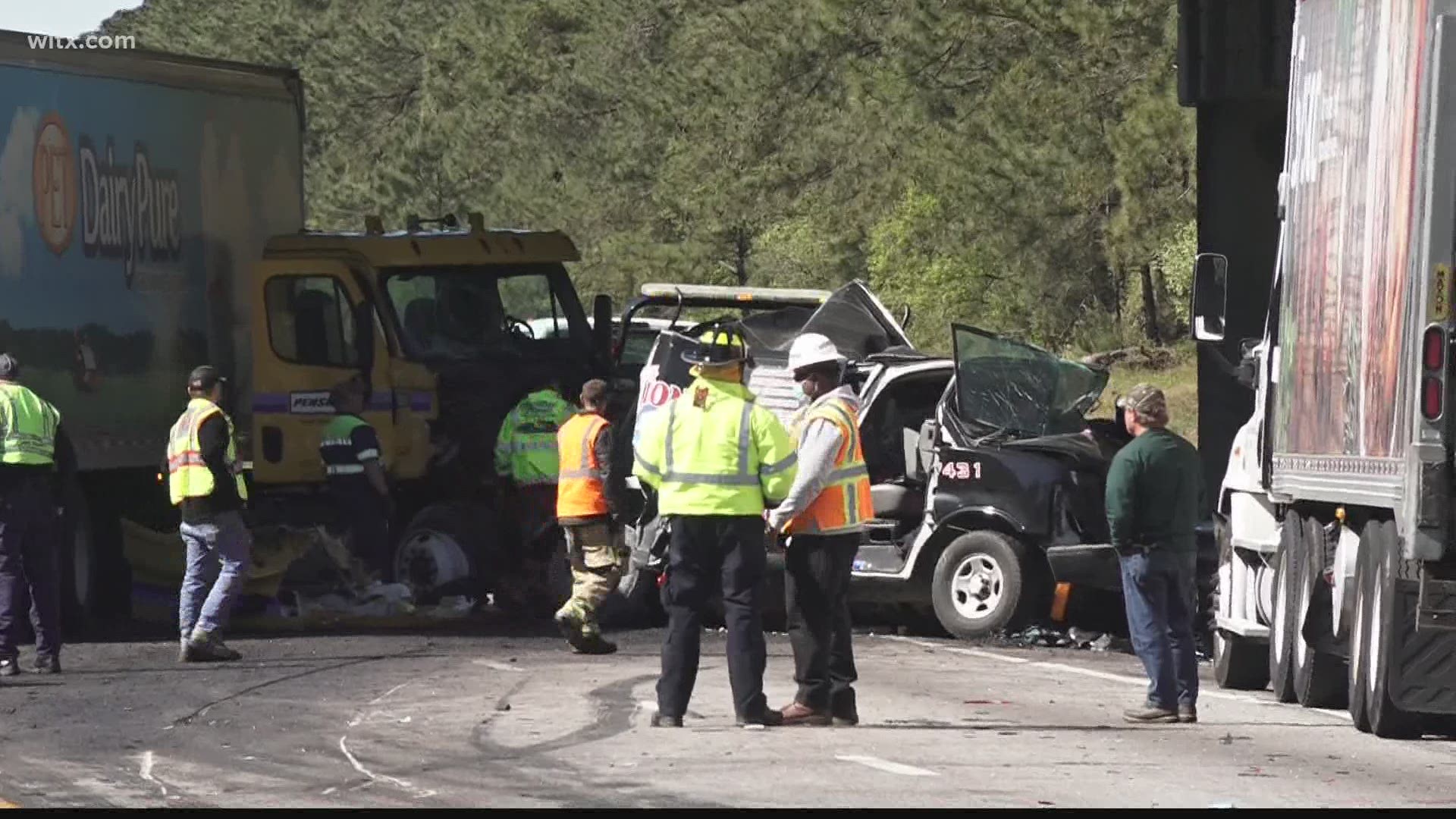 1 dead in multicar crash on I26 in Calhoun County
