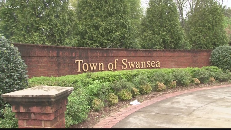 Auditor files countersuit against Swansea town council members