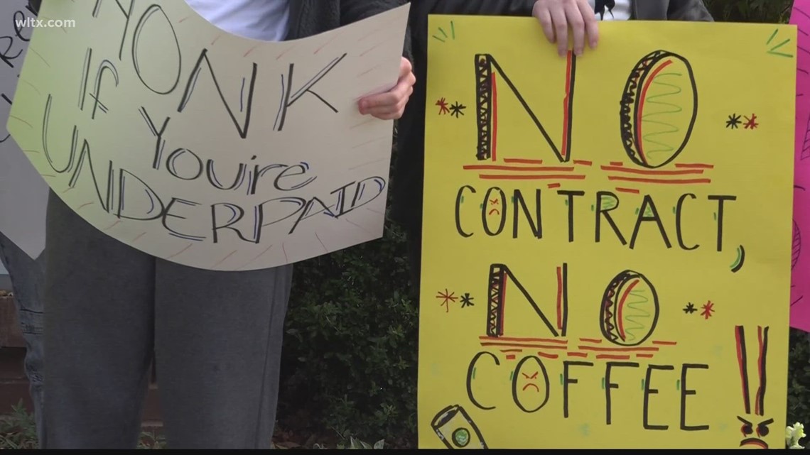 Lexington Starbucks employees protest and walk out on Red Cup Day - Vimarsana News