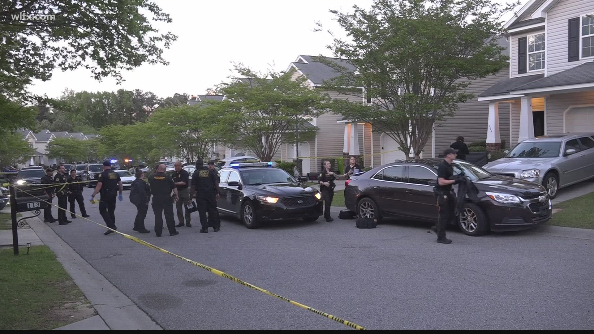 Richland County Deputies say multiple people shot in a neighborhood near Decker Blvd.