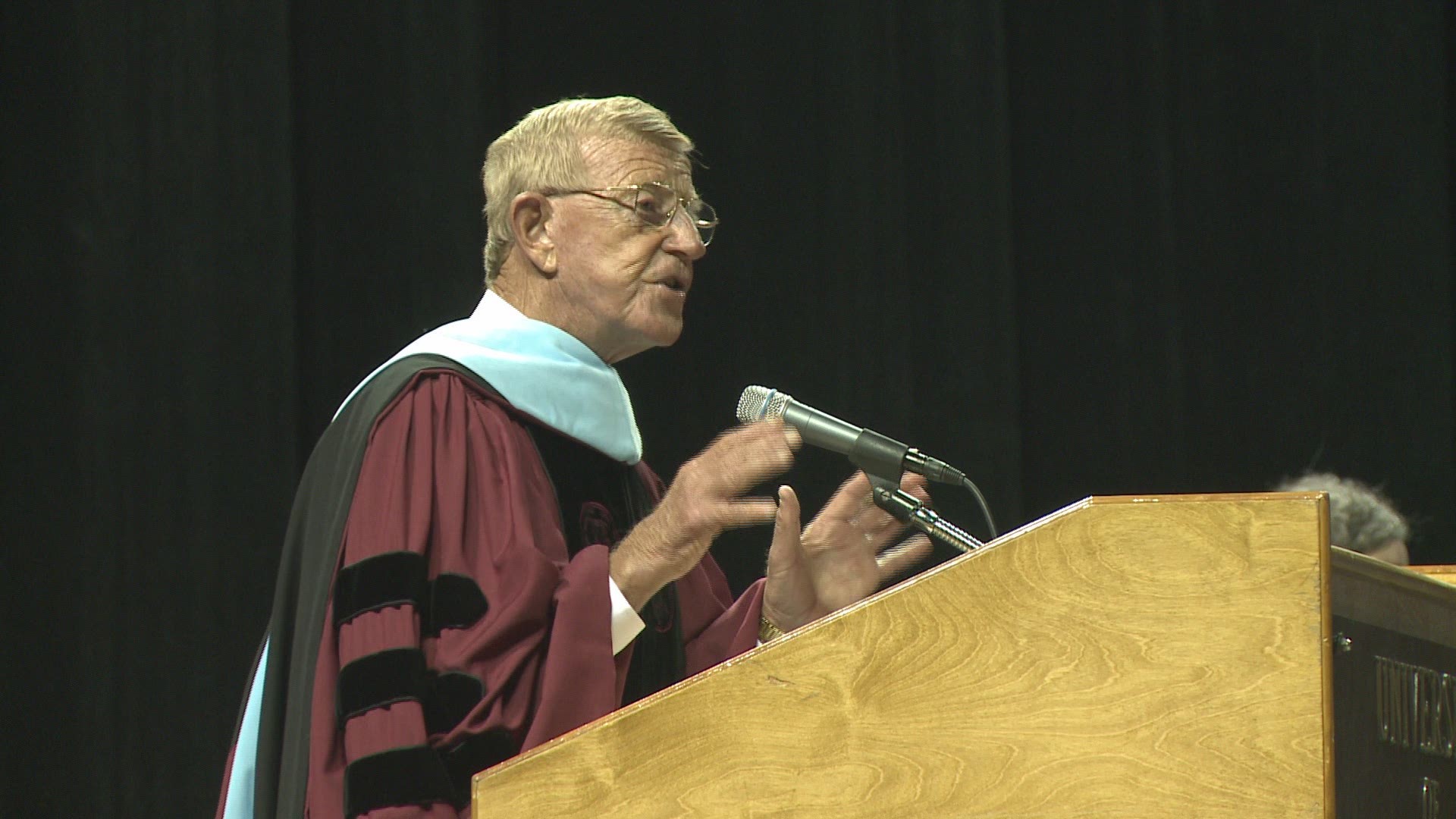 Lou Holtz gives commencement address, receives honorary doctorate at USC