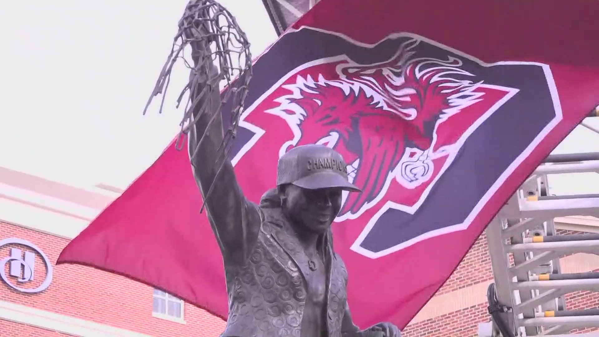 Statue to honor Coach Dawn Staley unveiled 