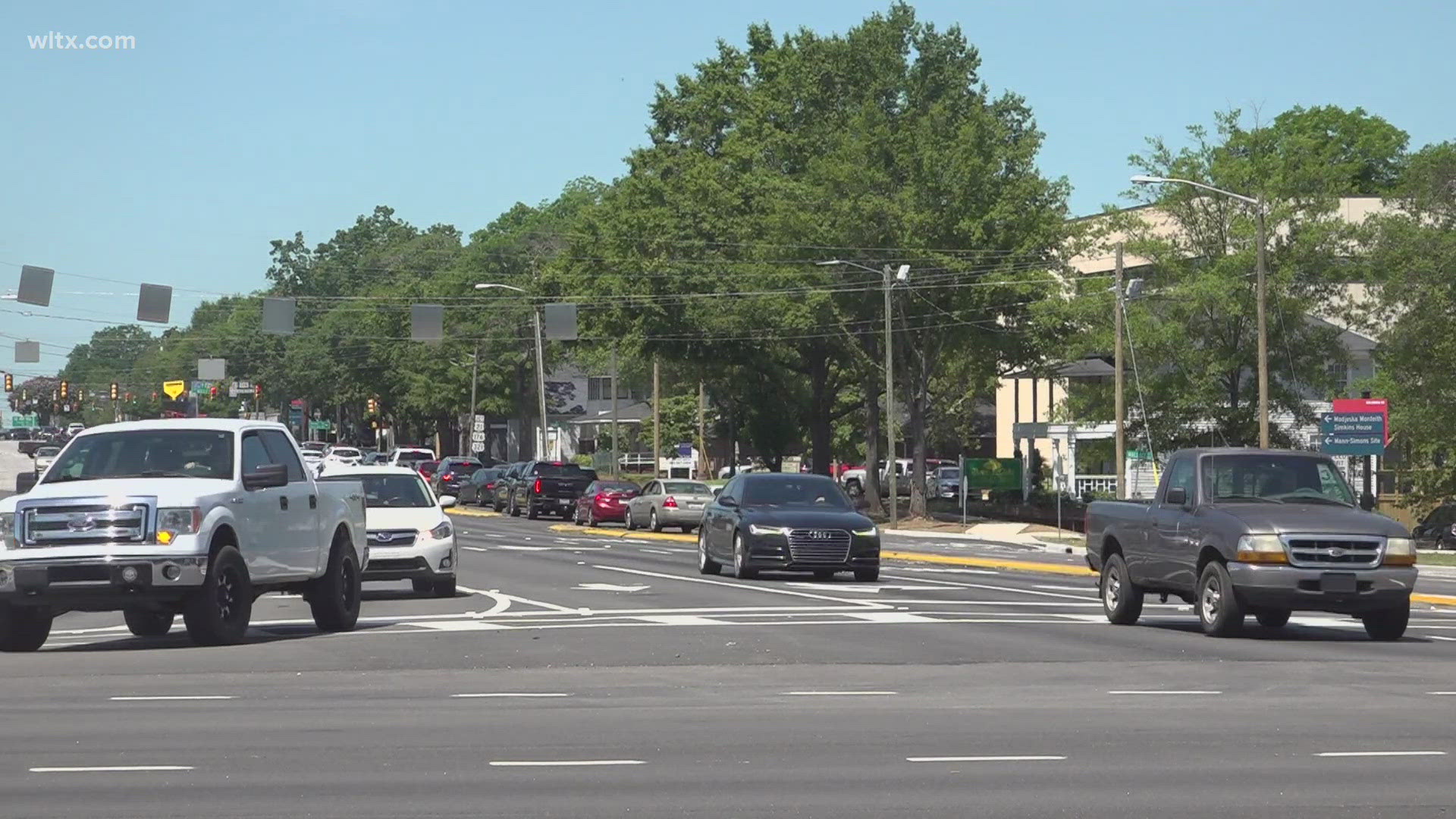 Mayor Daniel Rickenmann and officials from the Richland County Council held a ceremonial ribbon cutting Wednesday for the remodeled intersection at Elmwood Avenue an