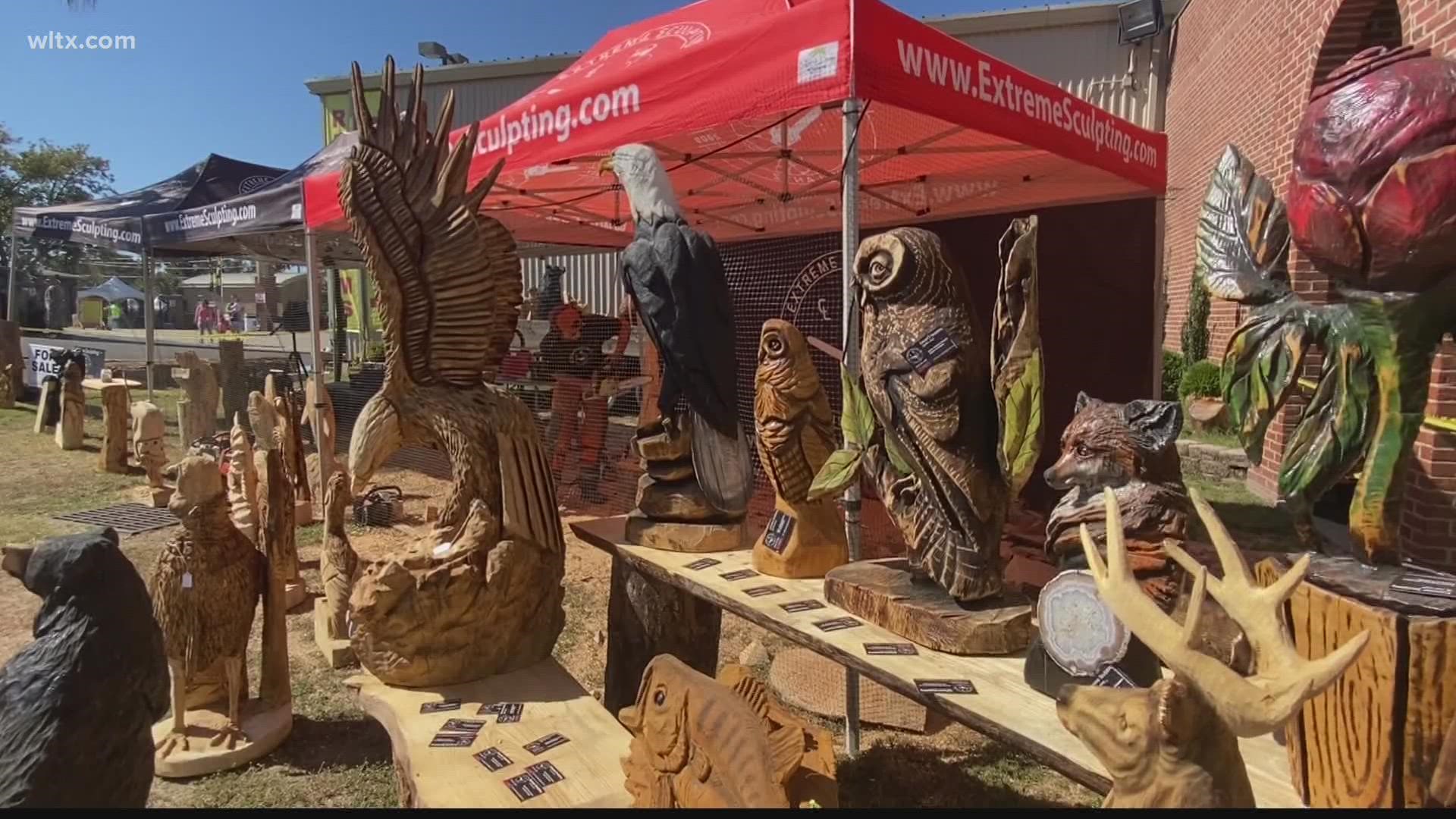 Chris Lantz is a chainsaw artist at the fair.