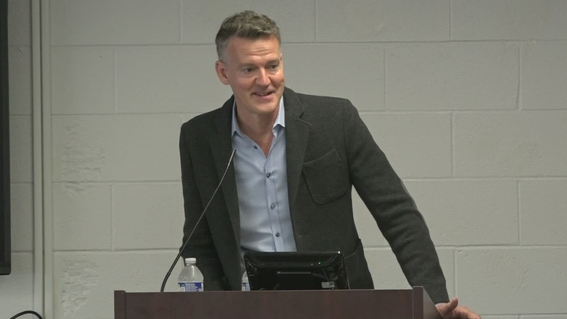 Students gathered in the college of business and information systems building with hopes of learning about Jason Hollander’s path to success.