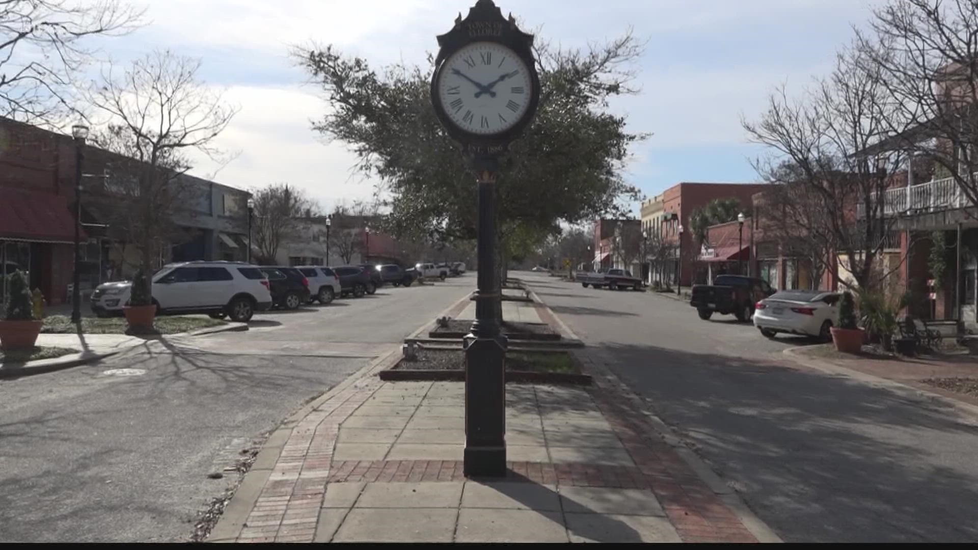 A scavenger hunt in Elloree aims to encourage more support of local businesses.  News19's Nydja Hood reports.