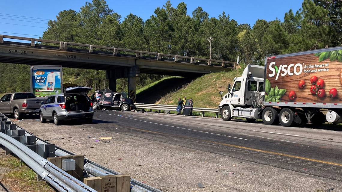 One dead after five-vehicle crash on I-26 in Calhoun County | wltx.com