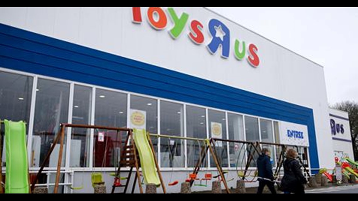 Toys 'R' Us Employees Demand Severance for 33,000