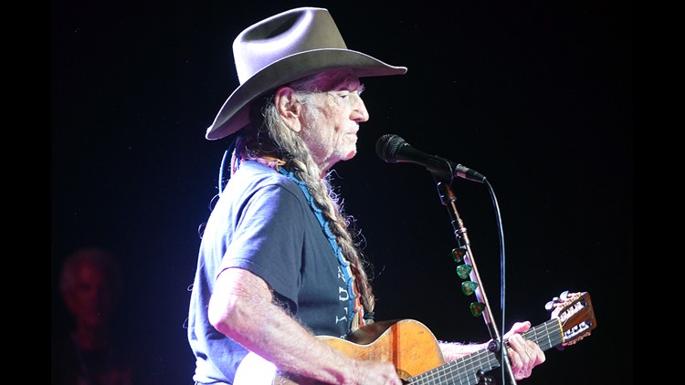 Willie Nelson walks off stage minutes before show in Charlotte Saturday