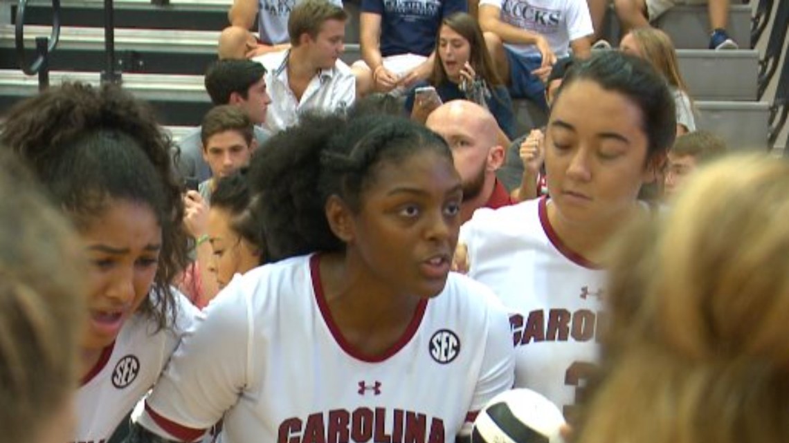 The USC volleyball team wins its SEC opener