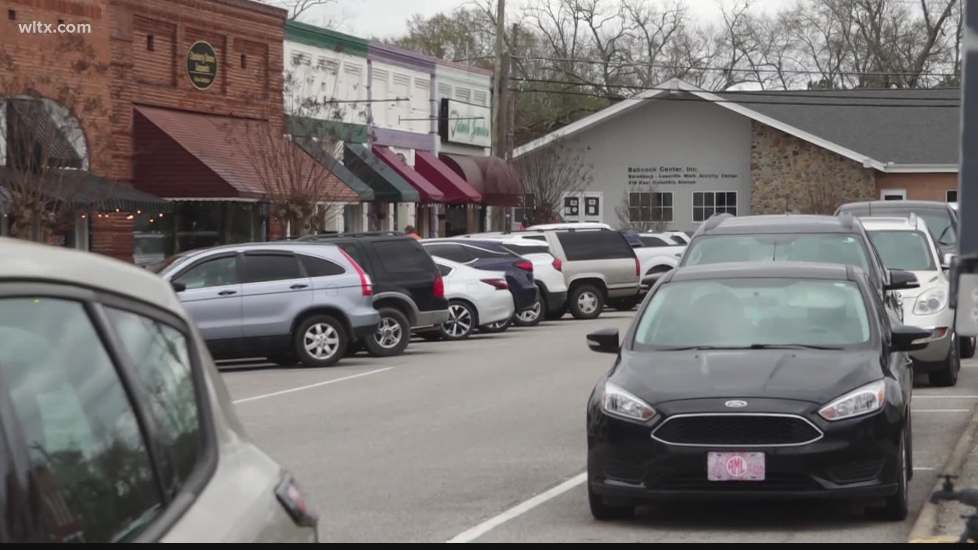 The high school students will have an outdoor prom on Main St. with safety measures in place.