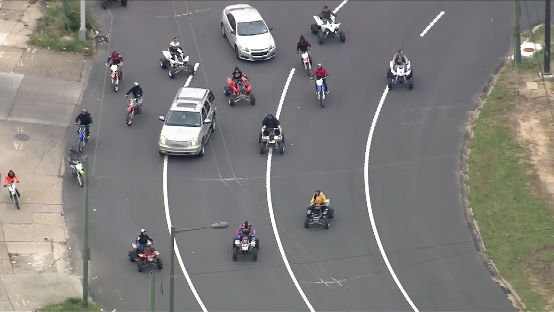 Hundreds of motorbikes, ATVs disrupt Philadelphia traffic in memory of ...