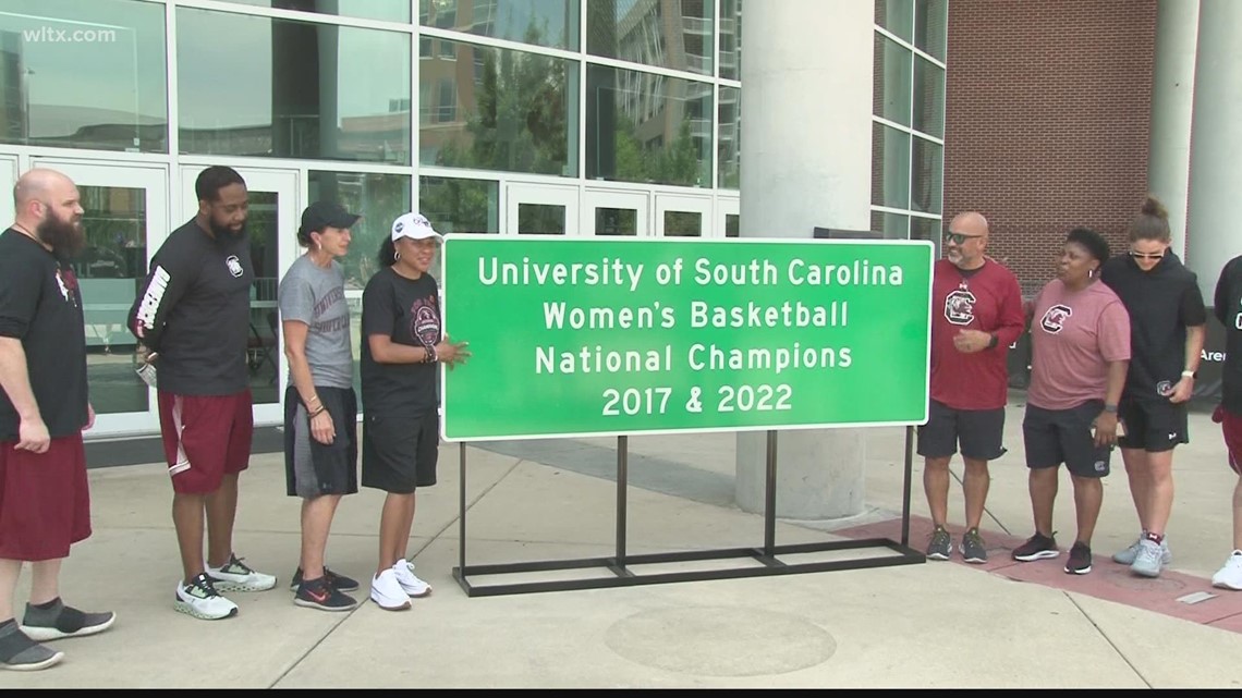 Women Gamecocks get national championship sign