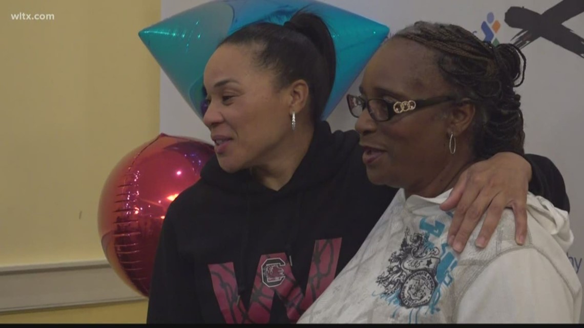 Dawn Staley honors local grandparents with breakfast - ABC Columbia