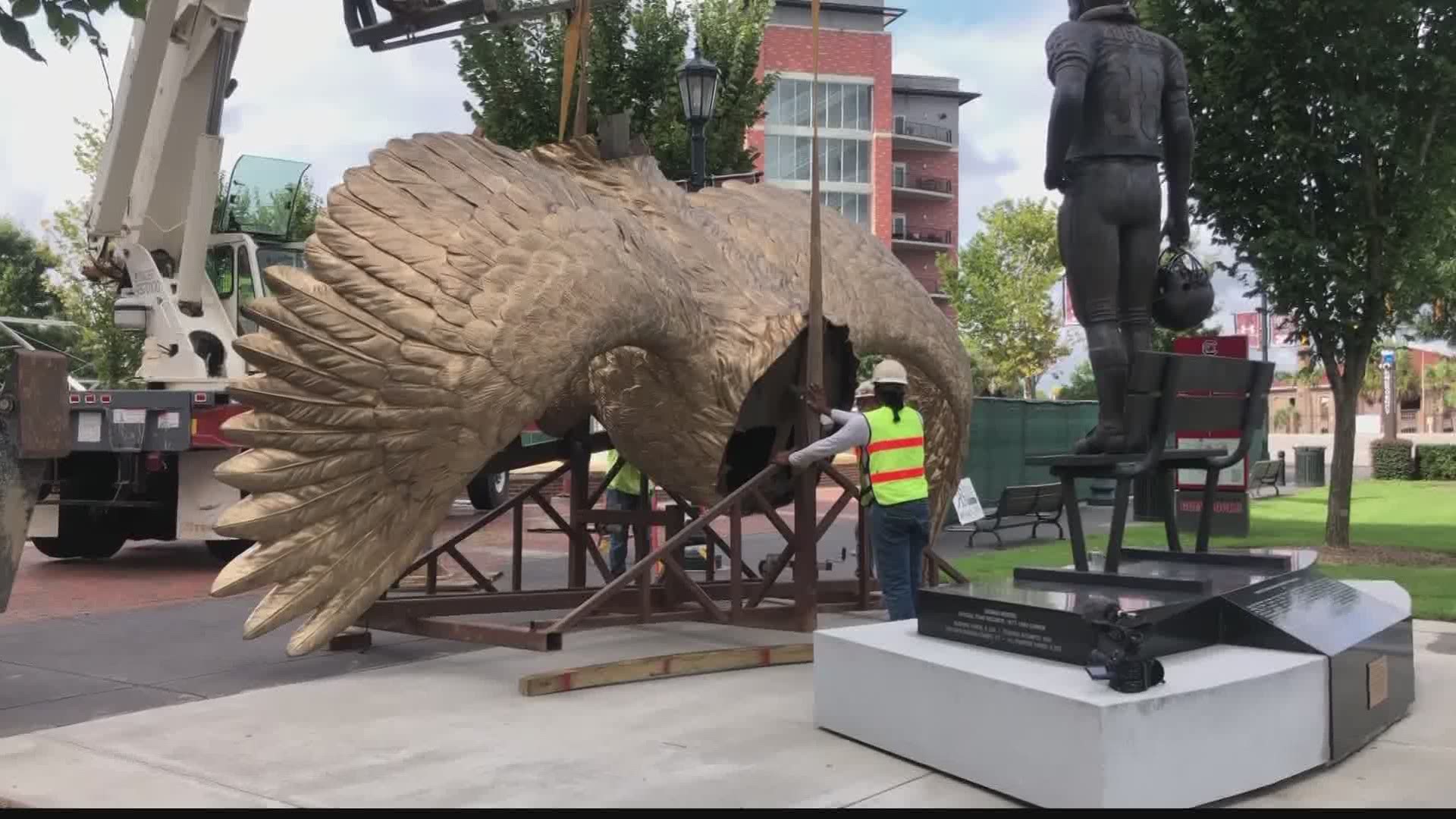 A 20 foot wide, 10 ton sculpture of the South Carolina Gamecocks mascot has arrived at Williams-Brice Stadium.