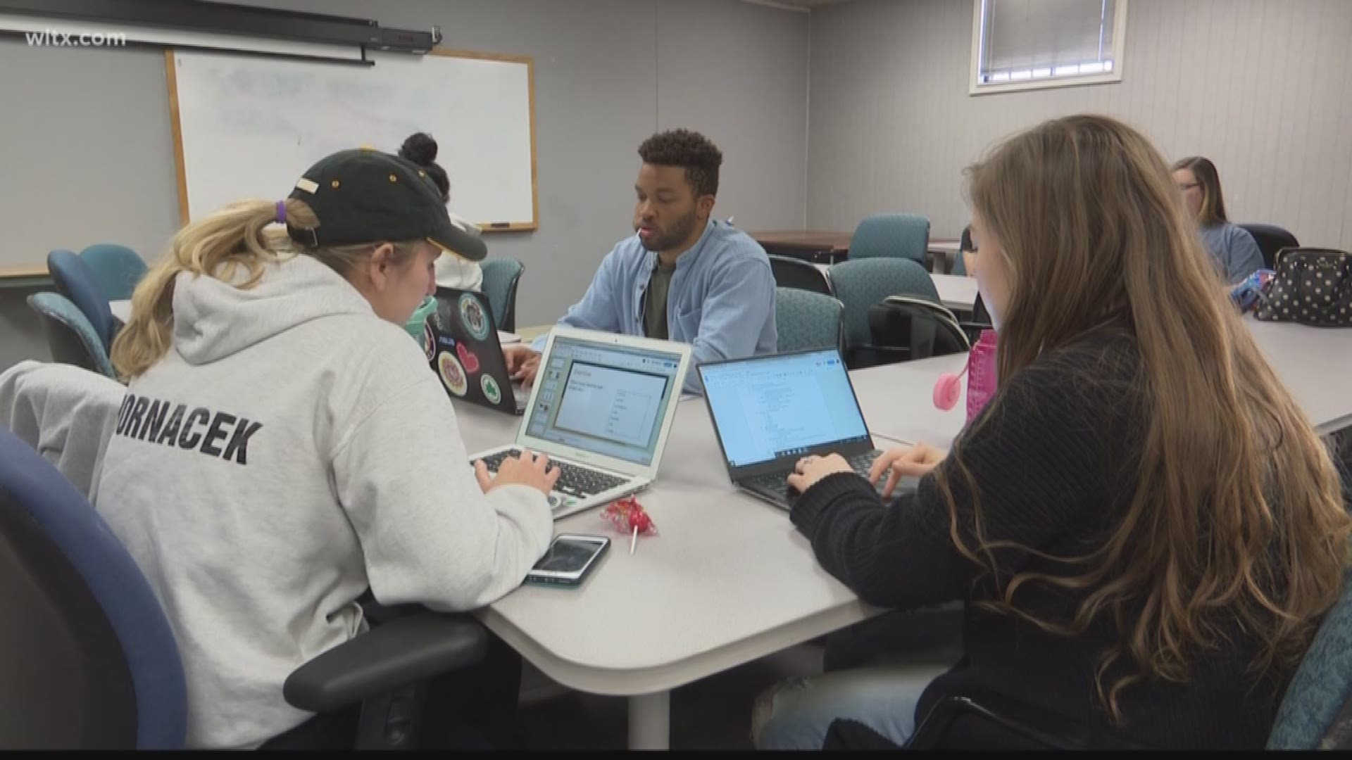University of Missouri College students spend their spring break helping one Midlands organization. 
