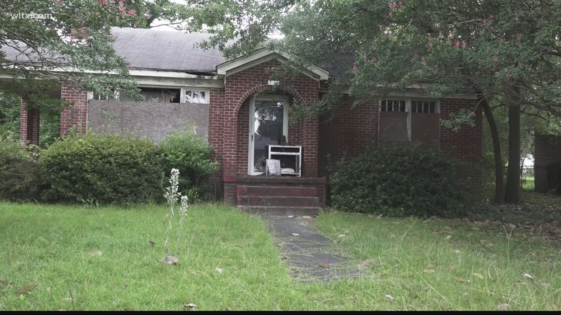 A home in Cayce has been condemned since 2018 is causing headaches for neighbors.