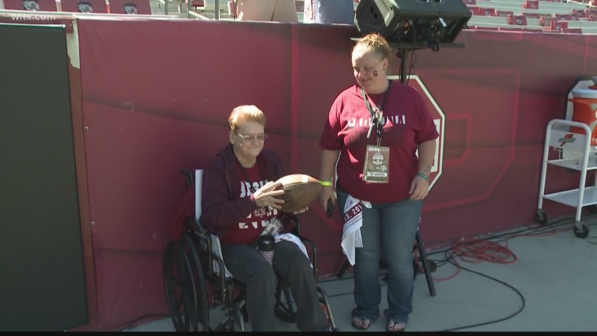 A Gamecock super-fan, dying from lung cancer, received the ultimate surprise on Saturday.  News19's Loren Thomas reports.