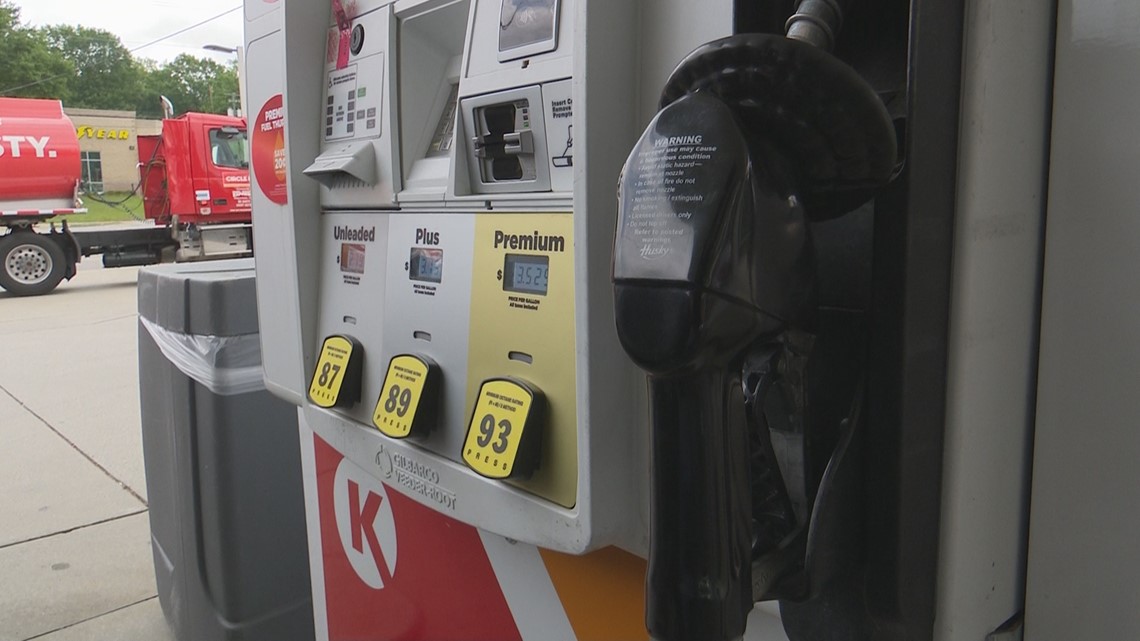 AAA says not to 'panic buy' gas as demand grows, offers tips - Vimarsana News